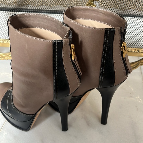 FENDI Fendista Taupe & Black Leather Platform Ankle Boots, Size 35 - Picture 16 of 16